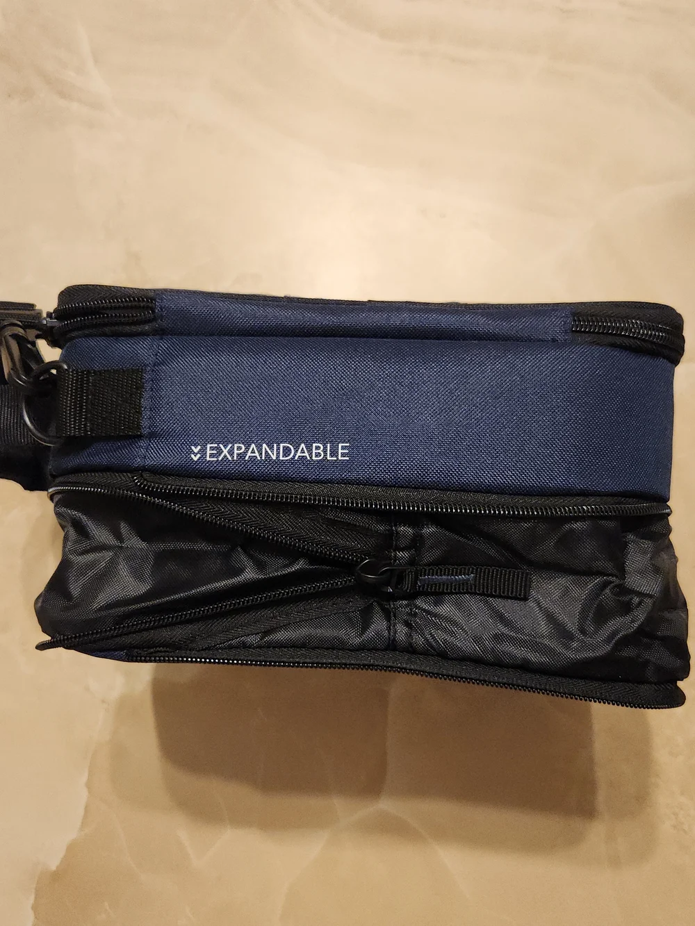Columbia black expandable